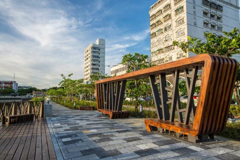 廣8廣場的休憩亭