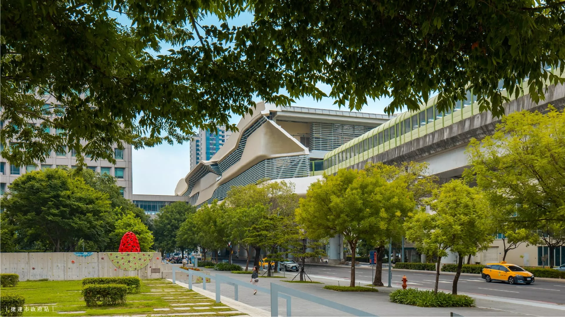 台中捷運市政府站雙捷交會點：步行可達捷運綠線與藍線樞紐，遠雄夏綠蒂位居雙捷之上，實現城市移動的極速與自由。